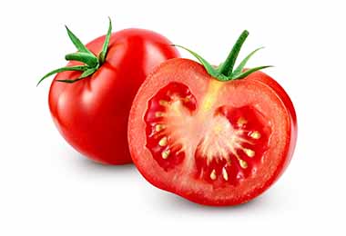 Un tomate de color rojo intenso