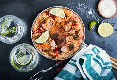 Preparación de pollo asado con arroz