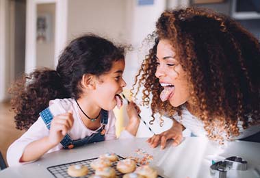  Con la lengua percibimos los sabores agrios, amargos, dulces, salados y umami. 