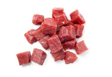   Para estofar es necesario cortar la carne en cubos.  