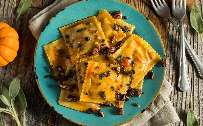 Un plato de ravioles, el tipo de pasta rellena más popular. Un plato de ravioles, el tipo de pasta rellena más popular.