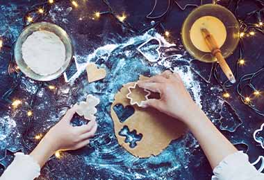     Las galletitas en figuras pueden ser un postre original para Navidad  