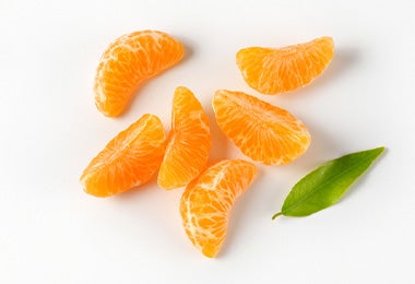  Los cítricos, como la mandarina, son alimentos con fibra.     