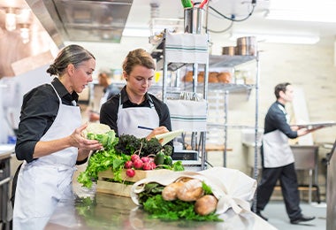   balanza de cocina en restaurante para inventario   