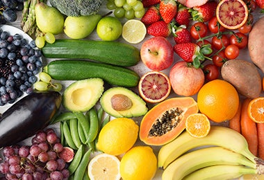  Hay muchas opciones de frutas y verduras para aumentar su consumo.  