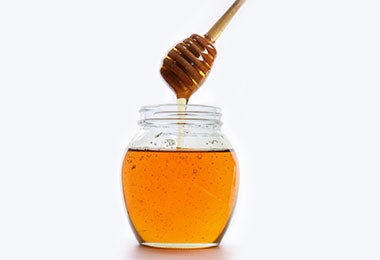 La miel es una buena opción para preparar la salsa del pollo agridulce.  