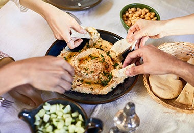 Dip de hummus con cebollita de verdeo 