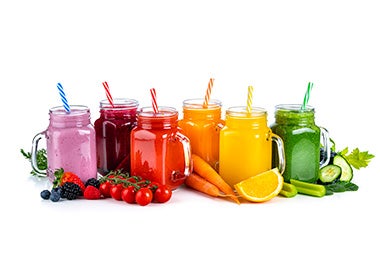 Jugos de diferentes tonalidades con los colorantes comestibles Jugos de diferentes tonalidades con los colorantes comestibles