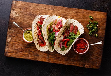 ¿El maíz tiene gluten? Tortillas caseras hechas de maíz.