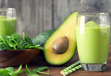 Batido de palta y espinacas, alimentos ricos en potasio  