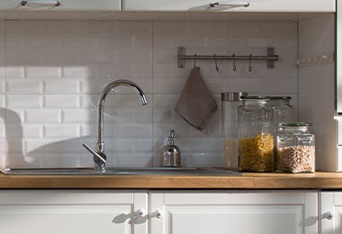 Cocina con guantes y agarraderas de cocina de algodón