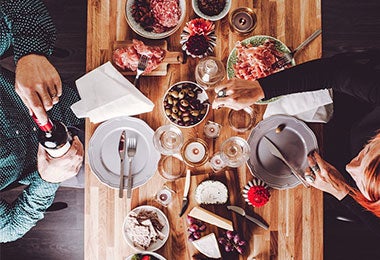 Comida tapa personas compartiendo tapas Comida tapa personas compartiendo tapas
