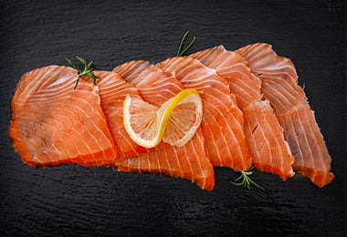 Comida típica de la Patagonia, salmón ahumado