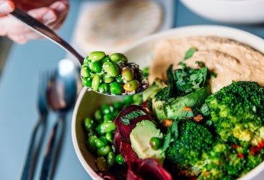 Fríjoles edamame con brócoli, para acompañar adecuadamente tu pollo japonés.