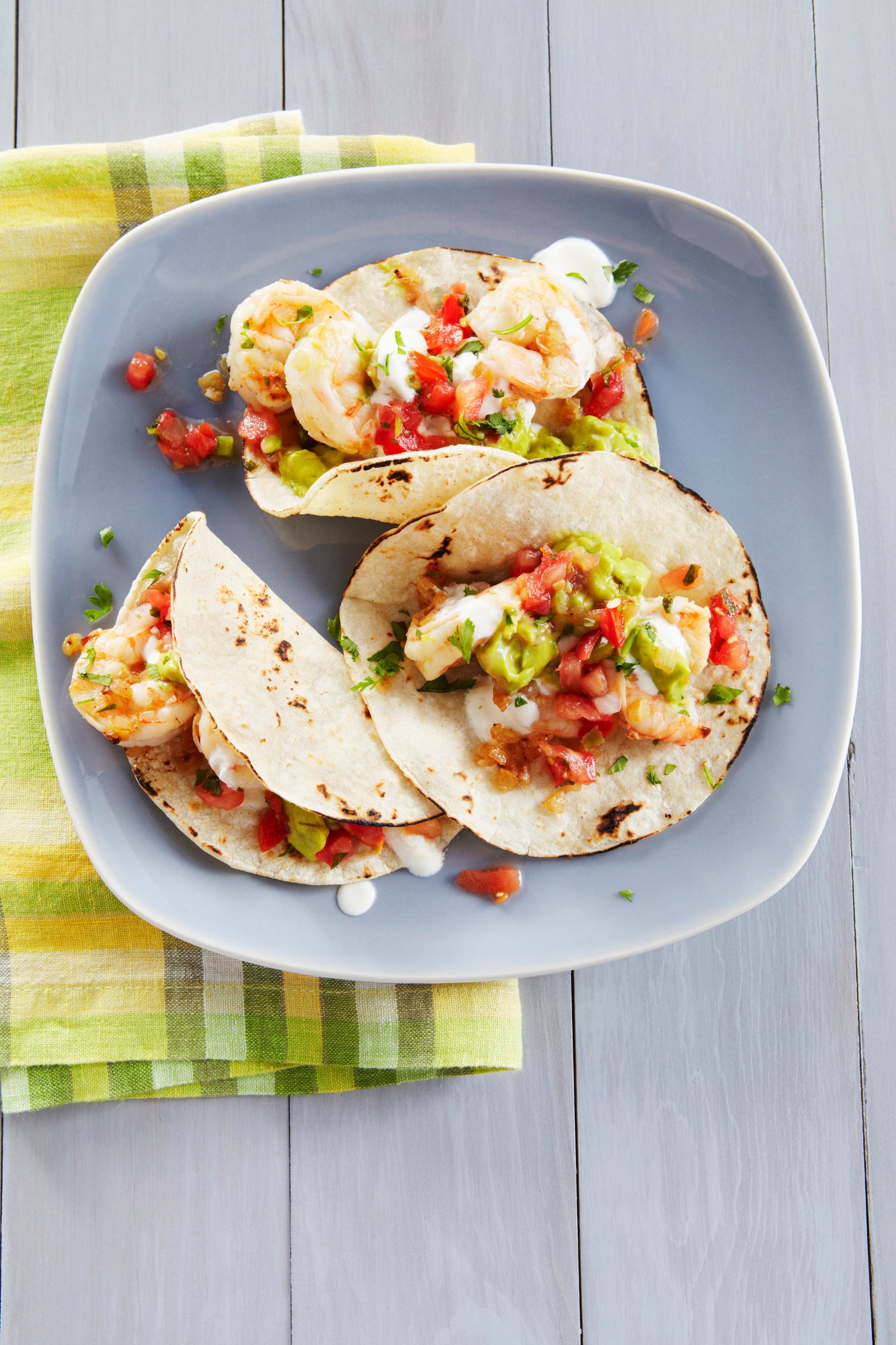Empanadas de Mariscos con relleno de camarón.