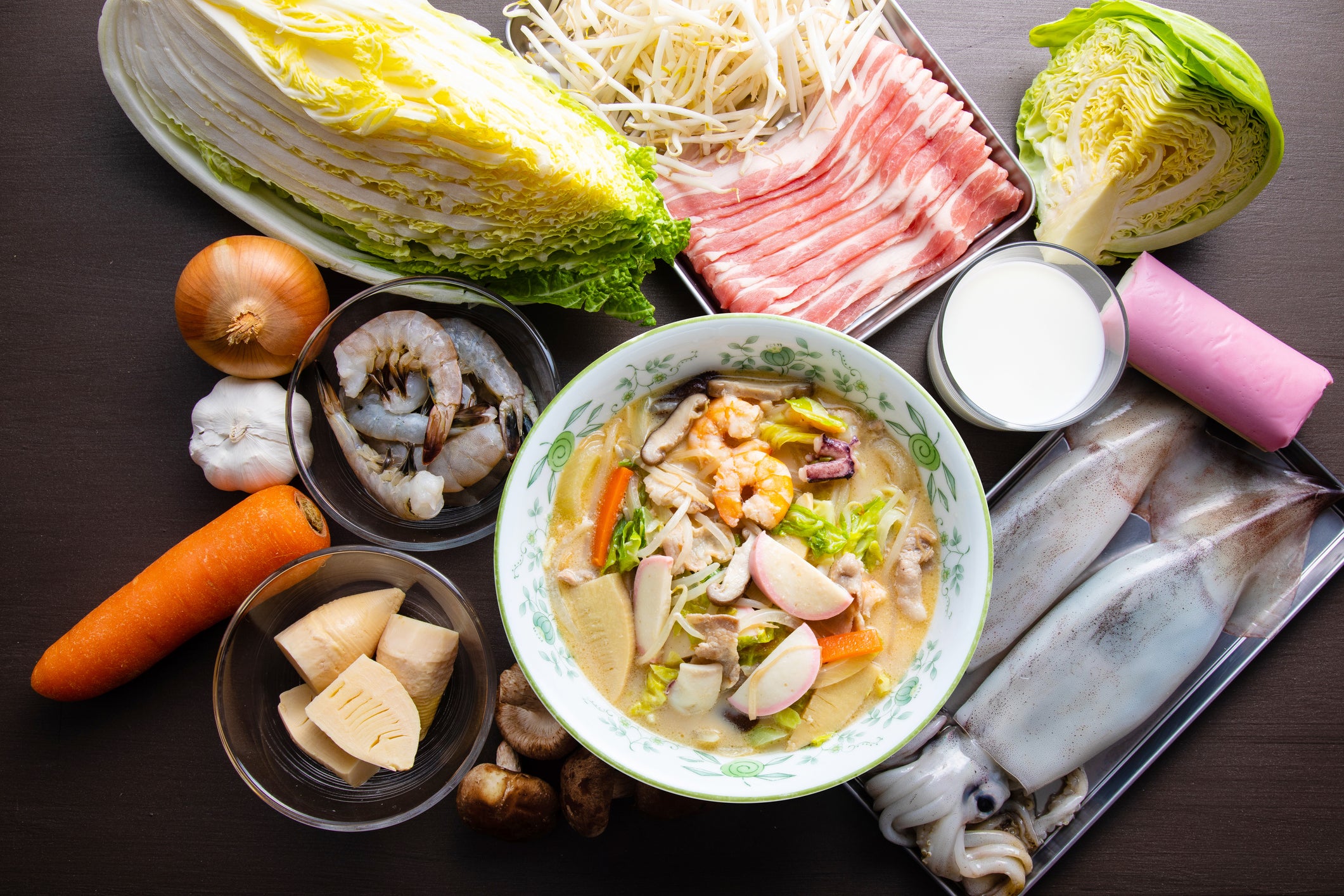 Varios tipos de rellenos para las empanadas de Mariscos.