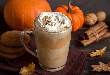 Frappé con calabaza de Halloween y canela.