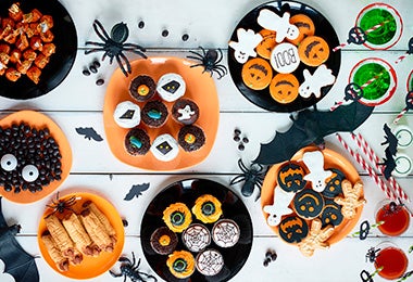 Galletitas de calabaza de Halloween, fantasmas, momias y telarañas.