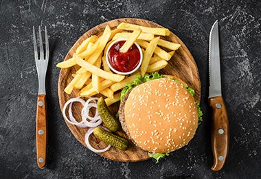 Hamburguesa con papa a la francesa 