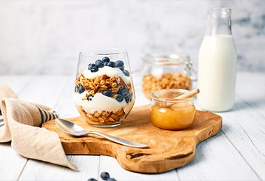 Parfait con miel y leche, y las calorías necesarias para consumir con un snack al día