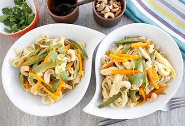 Receta Pad Thai con verduras y cacahuates