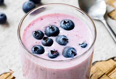 Smoothie con mora azul 
