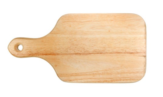 Tabla para cortar verduras de madera.