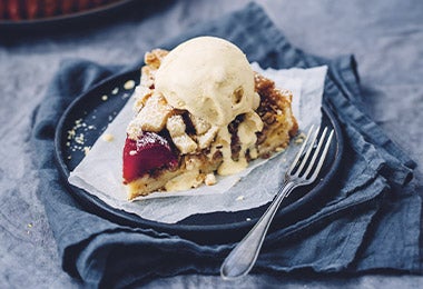 Tartaleta con helado, uno de los postres fáciles y rápidos con pocos ingredientes que se pueden preparar