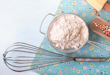 La harina refinada es un tipo de harina que se usa en repostería