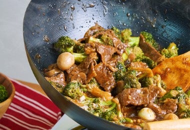 Wok con carne y vegetales salteados con salsa de ostras