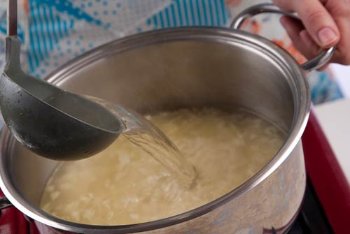 Guiso jugoso de pollo al pimenton con arroz