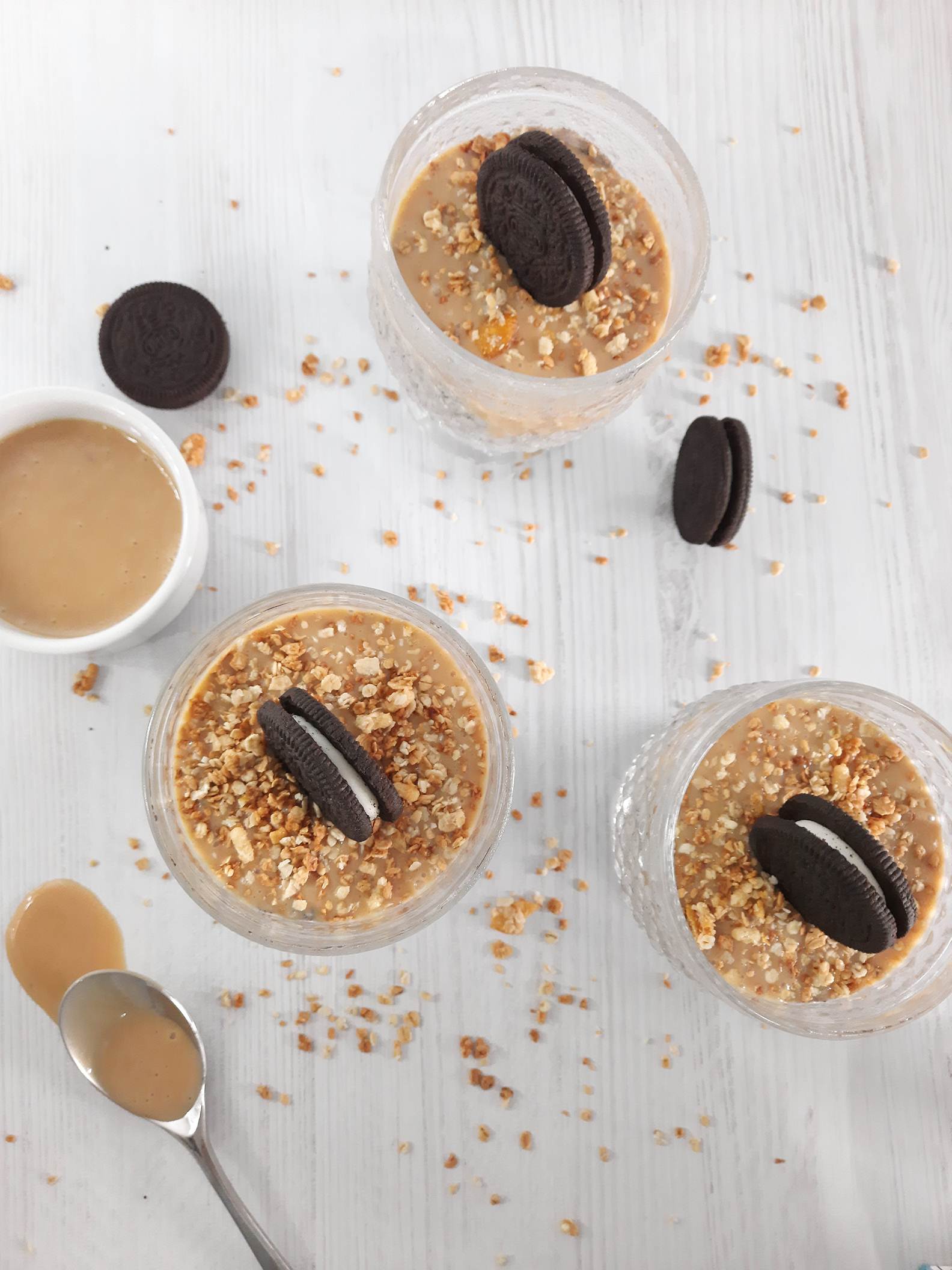 Crema de cookies con salsa de leche condensada by Alan Hermann