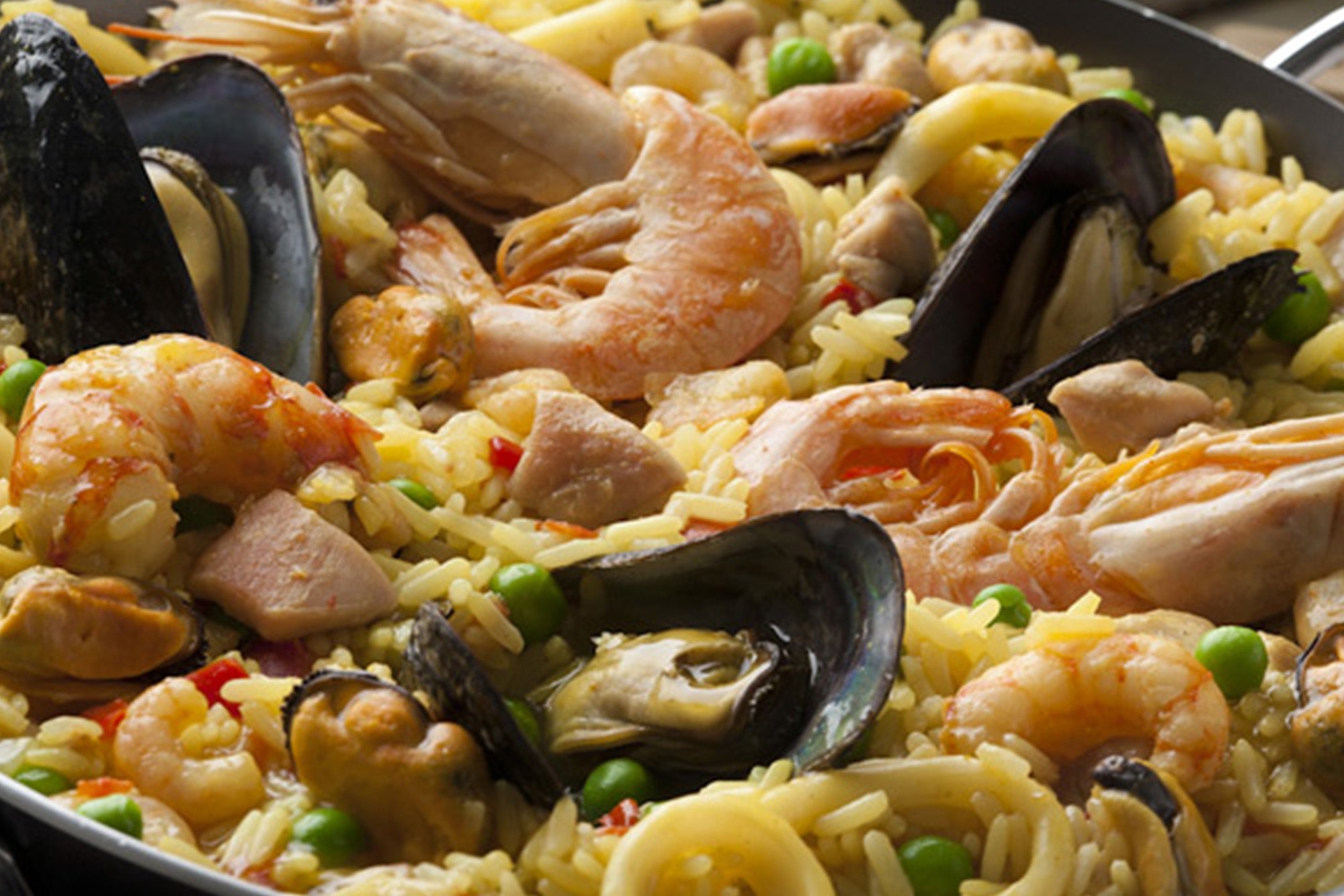 Receta paella de pollo y marisco delicioso | Recetas Nestlé