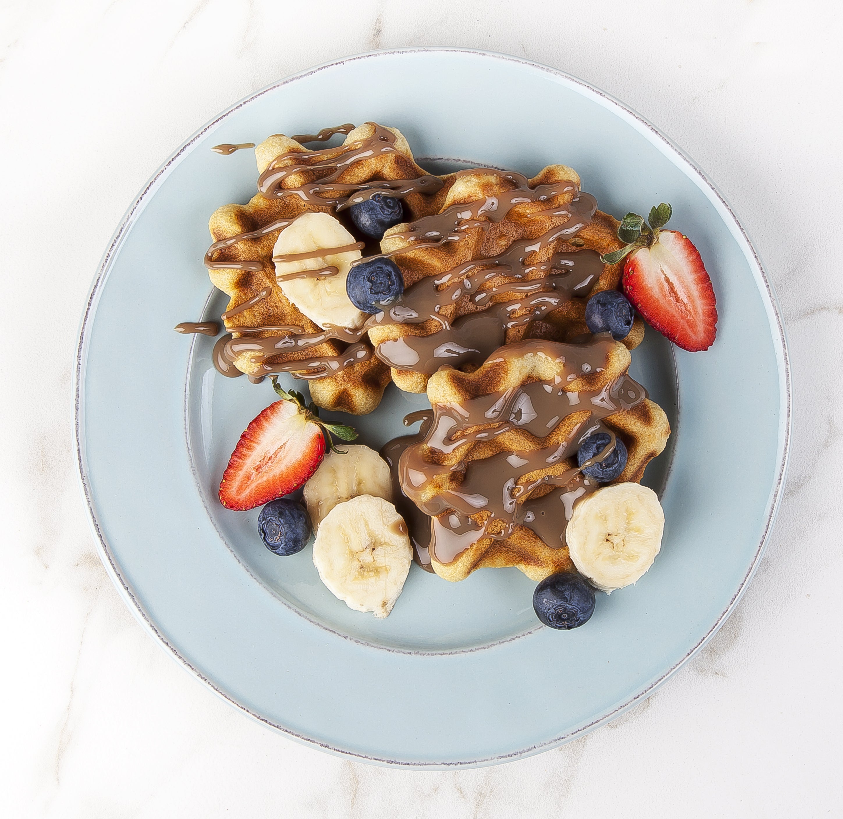 Waffles de vainilla y Nestle leche condensada sabor chocolate