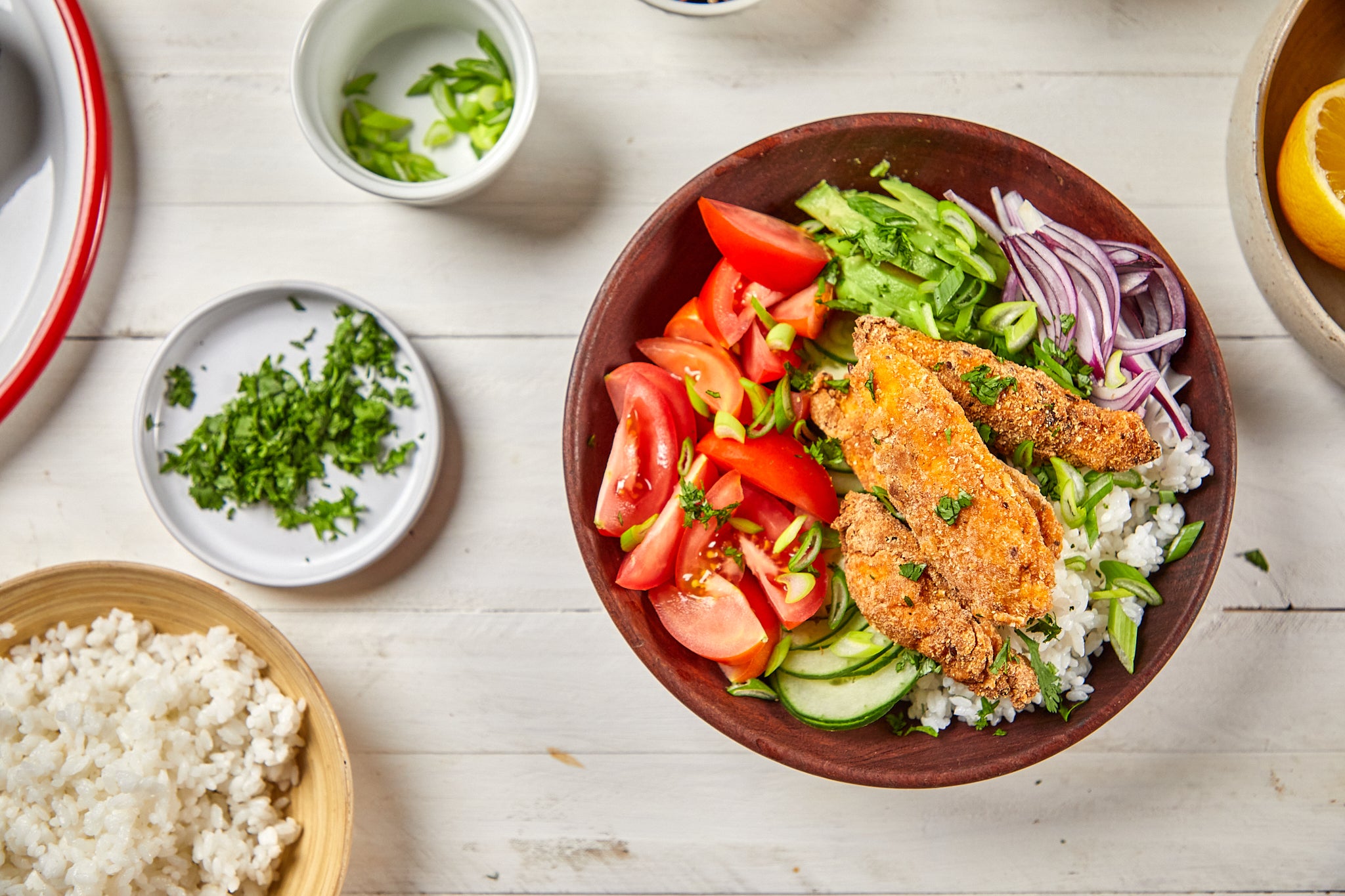 Poke bowl con pollo crujiente