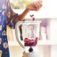 Los smoothies se pueden preparar en una licuadora portátil o tradicional. Los smoothies se pueden preparar en una licuadora portátil o tradicional.