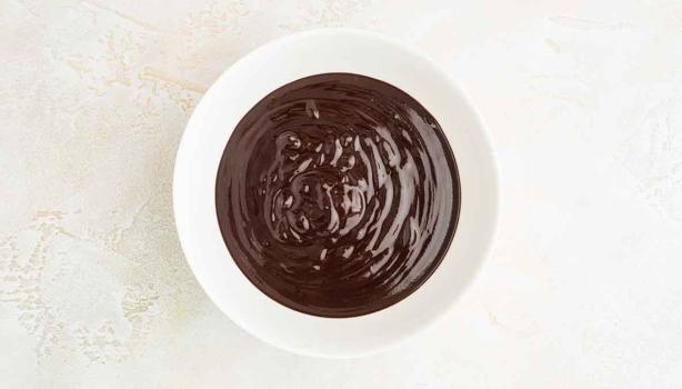 Chocolate derretido al baño María.