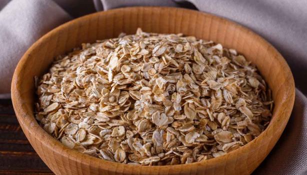 Las recetas con avena pueden ser en su variedad cruda o en copos.