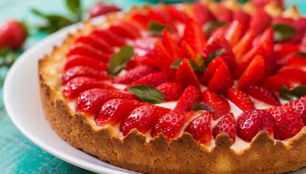 Tarta de frutilla, receta para celebrar mes de la mujer  