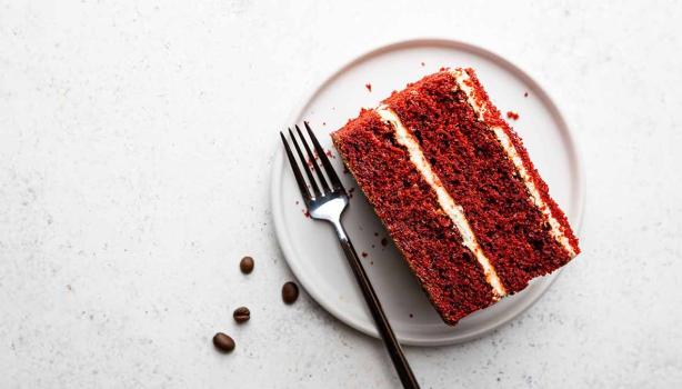 Rebanada de torta Red Velvet en un plato