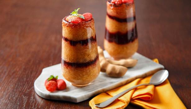 Vasos con frappé de tamarindo y limón