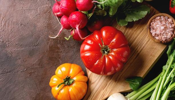 Variedad de verduras frescas, hinojo