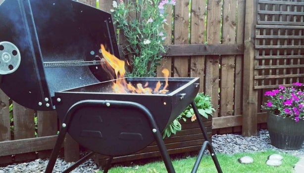 Horno de chapa a leña en exteriores