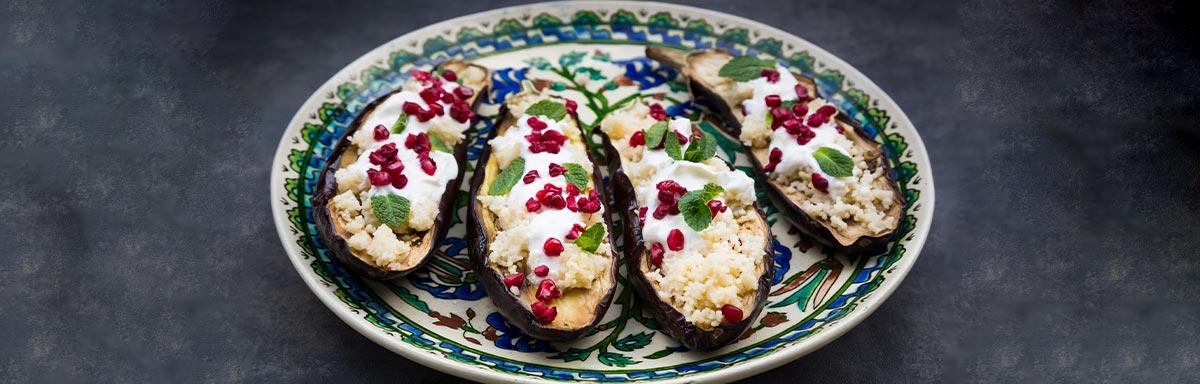 Una forma de cocinar con berenjena es usarla para rellenarla con algunos ingredientes. 