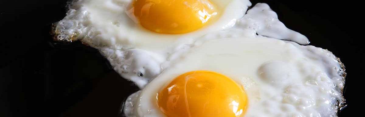 La yema de los huevos contiene colágeno.