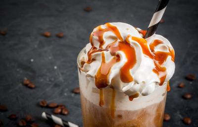 Frapuccino de caramelo con crema batida. Frapuccino de caramelo con crema batida.