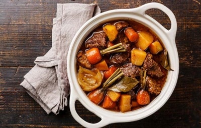 La cocción mixta tiene tres técnicas: estofar, brasear y guisar. 