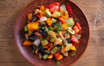 Ratatouille es un plato francés, pero también una película de cocina muy popular. Ratatouille es un plato francés, pero también una película de cocina muy popular.