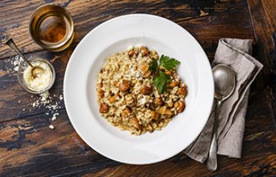 El risotto es una receta con champiñones deliciosa. El risotto es una receta con champiñones deliciosa.