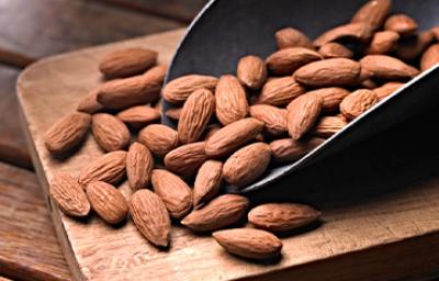 Las almendras y los otros frutos secos son alimentos no perecederos. Las almendras y los otros frutos secos son alimentos no perecederos.